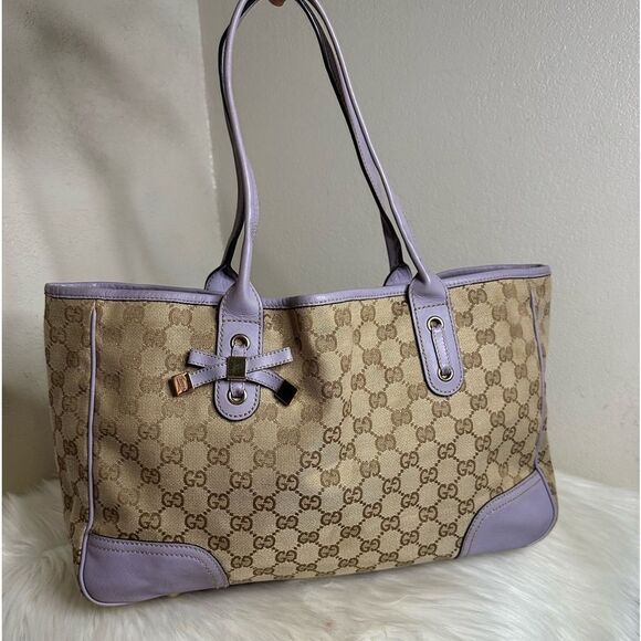 Gucci Handbags - 💯Authentic Gucci Tote Bag🍀